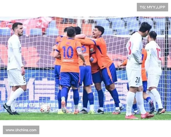 谢文能克雷桑泽卡三叉戟 泰山进攻组合展现默契配合